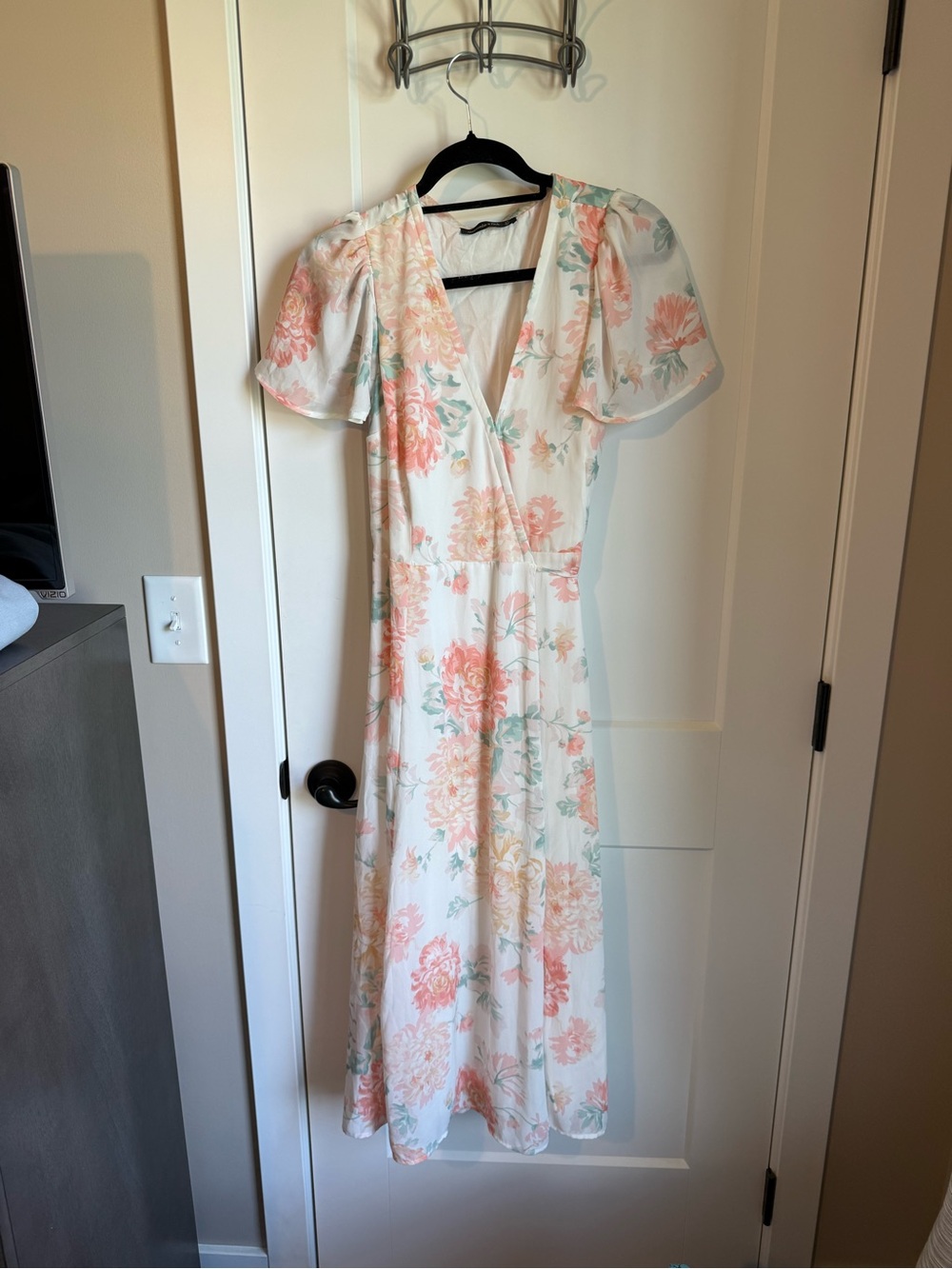 Abercrombie Floral V-Neck Maxi Dress in Cream and Peach L TALL